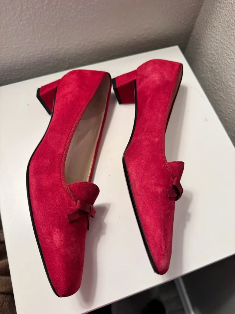 Talbots Crimson Suede Bow-Accent Square-Toe Heels - Picture 4 of 6